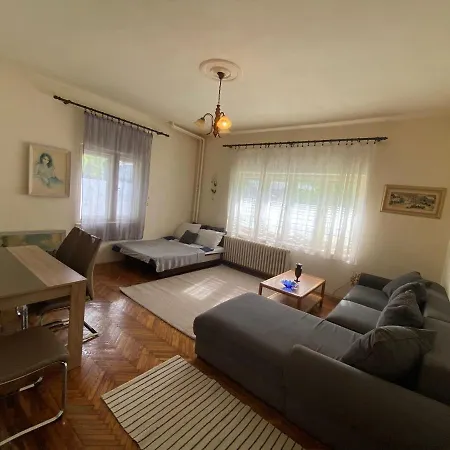 New Institut Apartment