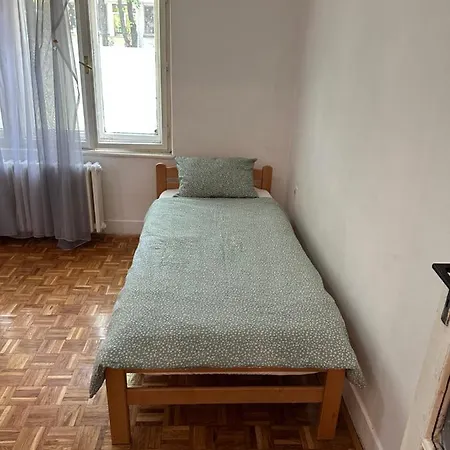 New Institut Apartment